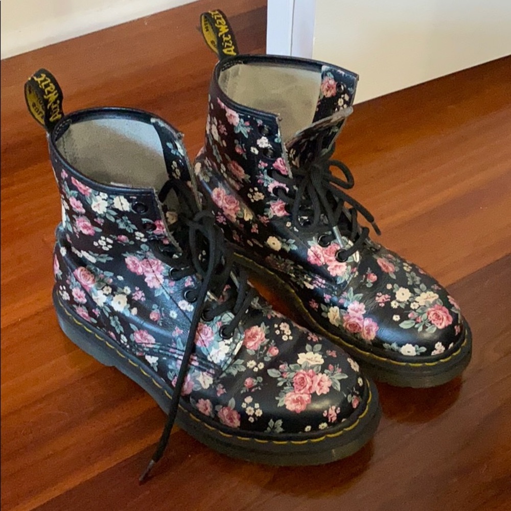 Floral Dr. Marten’s size 6